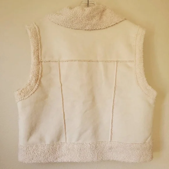 Quebec Sherpa Vest - Picture 7 of 16